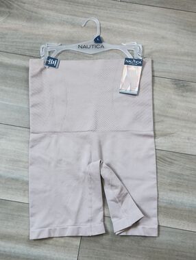 Nautica High-Waist Shaping Shorts - Beige